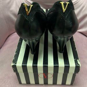 Beautiful EUC Valentino Garavani heels size 7.5